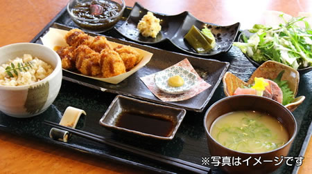 サービスランチ　コロかつ１０個